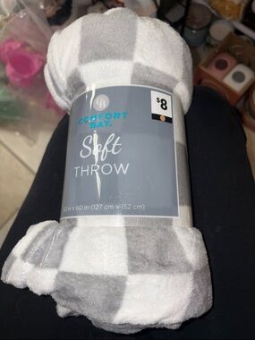 Comfort Bay Gray & White Check Plush Throw Blanket